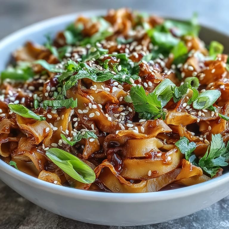 Tender rice noodles and caramelized swede coated in a rich gochujang sauce, topped with toasted sesame seeds for crunch.
